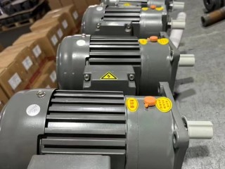 减速机 GV22-0.4KW-1/10 立式三相齿轮减速电机